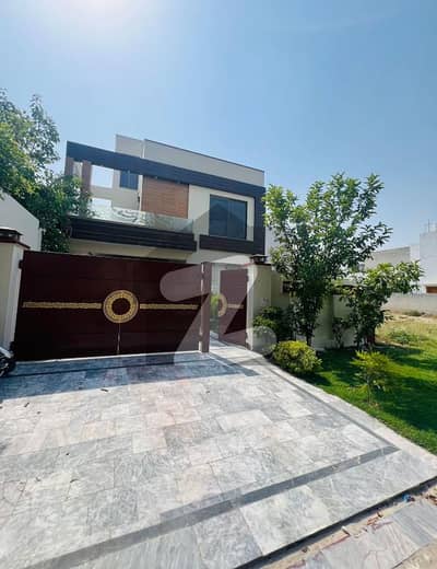 لیک سٹی ۔ سیکٹر ایم ۔ 3اے لیک سٹی,رائیونڈ روڈ,لاہور میں 5 کمروں کا 12 مرلہ مکان 4.6 کروڑ میں برائے فروخت۔