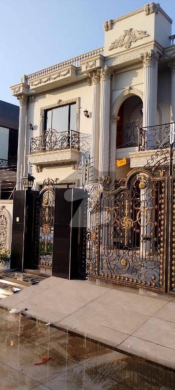 ڈی ایچ اے فیز 7 - بلاک وائے فیز 7,ڈیفنس (ڈی ایچ اے),لاہور میں 5 کمروں کا 1 کنال مکان 3.5 لاکھ میں کرایہ پر دستیاب ہے۔