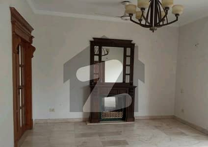 علامہ اقبال ٹاؤن ۔ راوی بلاک علامہ اقبال ٹاؤن,لاہور میں 5 کمروں کا 10 مرلہ عمارت 1.75 لاکھ میں کرایہ پر دستیاب ہے۔