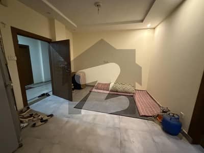 سیٹیلائیٹ ٹاؤن راولپنڈی میں 2 کمروں کا 4 مرلہ فلیٹ 1.1 کروڑ میں برائے فروخت۔