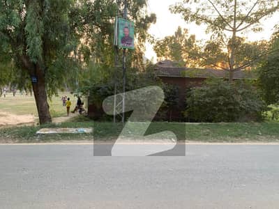 1 KANAL PLOT FOR SALE HOT LOCATION + CORNER + 60 FT ROAD