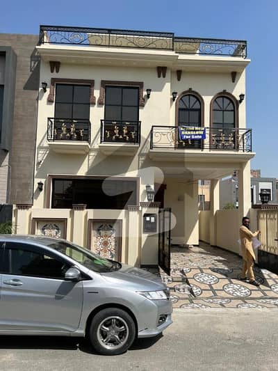 5 MARLA ELEGANT AND FULLY MAINTAINED SUPER HOT LOCATED BUNGALOW IS AVAILABLE IN THE BEST BLOCK OF DHA LAHORE