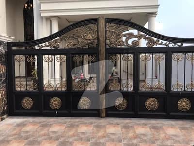 5 MARLA ELEGANT AND FULLY MAINTAINED SUPER HOT LOCATED BUNGALOW IS AVAILABLE IN THE BEST BLOCK OF DHA LAHORE.