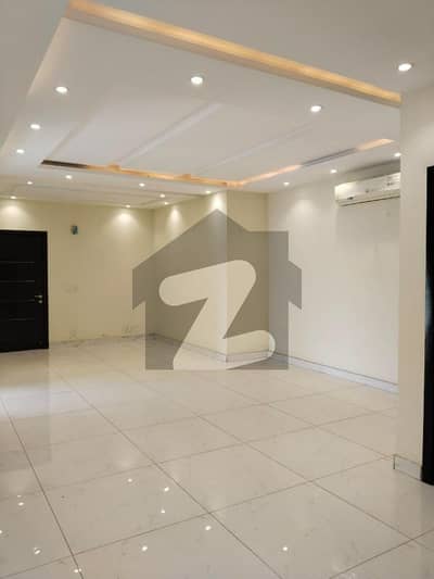 بحریہ ٹاؤن سیکٹر B بحریہ ٹاؤن,لاہور میں 2 کمروں کا 6 مرلہ فلیٹ 1.3 کروڑ میں برائے فروخت۔