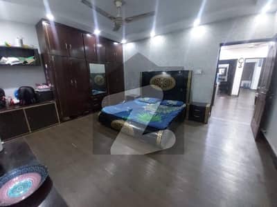 علامہ اقبال ٹاؤن ۔ چناب بلاک علامہ اقبال ٹاؤن,لاہور میں 2 کمروں کا 4 مرلہ فلیٹ 80.0 لاکھ میں برائے فروخت۔