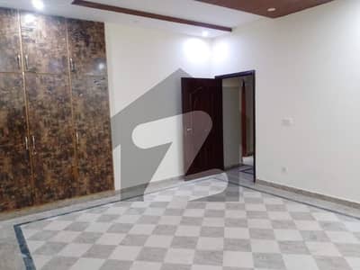 پی سی ایس آئی آر سٹاف کالونی لاہور میں 2 کمروں کا 5 مرلہ بالائی پورشن 42.0 ہزار میں کرایہ پر دستیاب ہے۔