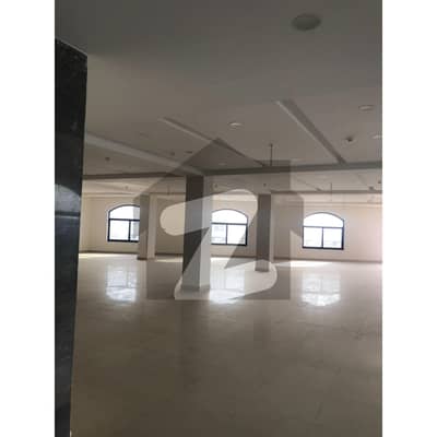 ڈی ایچ اے فیز 8 ڈیفنس (ڈی ایچ اے),لاہور میں 1 کنال دفتر 7.0 لاکھ میں کرایہ پر دستیاب ہے۔