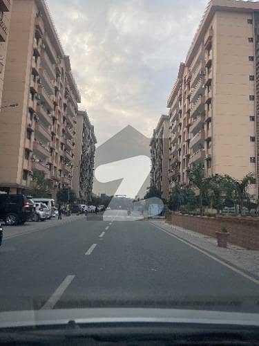 عسکری 11 ۔ سیکٹر بی اپارٹمنٹس عسکری 11,عسکری,لاہور میں 3 کمروں کا 10 مرلہ فلیٹ 2.85 کروڑ میں برائے فروخت۔