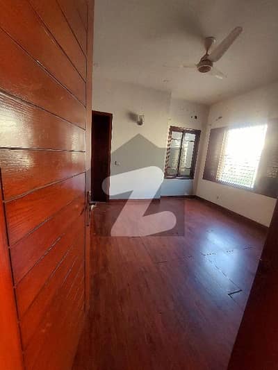 ڈی ایچ اے فیز 7 ایکسٹینشن ڈی ایچ اے ڈیفینس,کراچی میں 4 کمروں کا 5 مرلہ مکان 2.3 لاکھ میں کرایہ پر دستیاب ہے۔