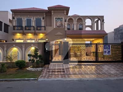 1 KANAL EXECUTIVE BUNGALOW FOR SALE  Location: Valencia Town, Lahore (Premium Block)