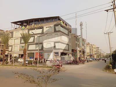 پیراگون سٹی - امپیریل 2 بلاک پیراگون سٹی,لاہور میں 8 مرلہ کمرشل پلاٹ 1.85 کروڑ میں برائے فروخت۔