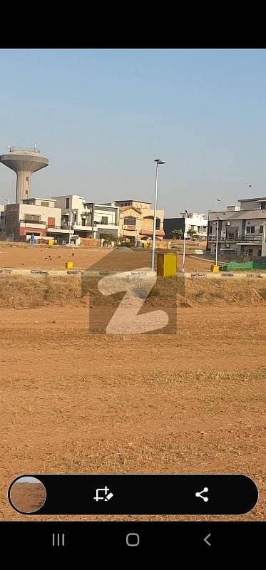 10 Marla plot with some extra land. big front sunfacing. i avenue main boulevard. Dem Rs 10.7 million only negotiable.