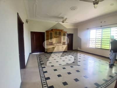 3 Bed Upper Portion For Rent On 1 Kanal With Gas