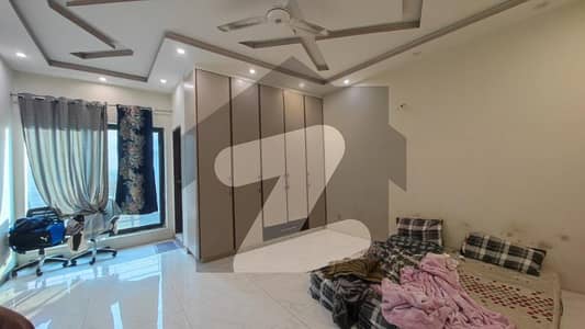 جوہر ٹاؤن لاہور میں 2 کمروں کا 10 مرلہ بالائی پورشن 75.0 ہزار میں کرایہ پر دستیاب ہے۔