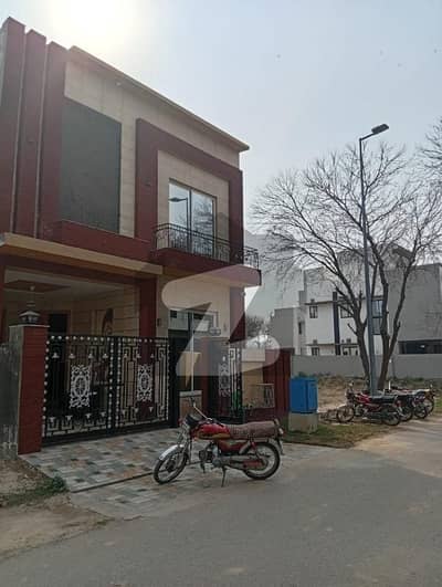 ڈی ایچ اے 11 رہبر فیز 2 - بلاک پی ڈی ایچ اے 11 رہبر فیز 2,ڈی ایچ اے 11 رہبر,لاہور میں 3 کمروں کا 5 مرلہ مکان 1.2 لاکھ میں کرایہ پر دستیاب ہے۔