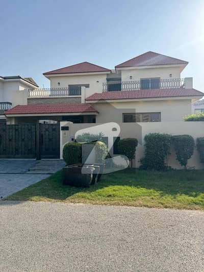 ڈی ایچ اے فیز 6 - بلاک بی فیز 6,ڈیفنس (ڈی ایچ اے),لاہور میں 5 کمروں کا 1 کنال مکان 3.2 لاکھ میں کرایہ پر دستیاب ہے۔