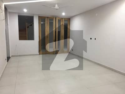 FOR RENT Luxury Renovated Triple Storey House 7 Beds F_6/1