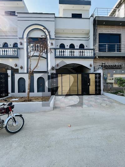 فیصل مارگلہ سٹی بی ۔ 17,اسلام آباد میں 4 کمروں کا 5 مرلہ مکان 2.6 کروڑ میں برائے فروخت۔