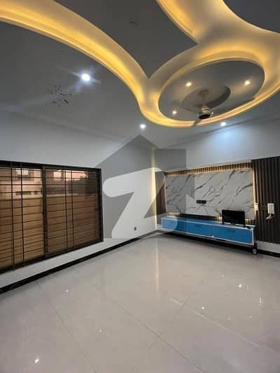 Ready to move 250sq yd 5Bedroom DDL Luxury Villa FOR SALE. Only 3km from Main Entrance of BTK. Near MIDWAY Commercial, Parks, Masjid and Gallery.