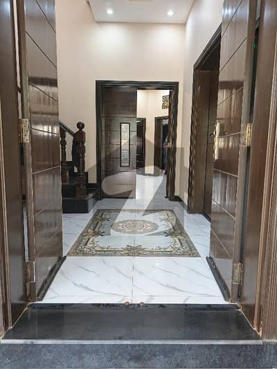 C Block Hot Location House   Near To Zoo And Near To Park For Rent