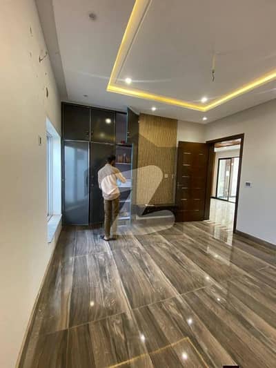 بش ایگزیکٹو ولاز ملتان میں 4 کمروں کا 5 مرلہ مکان 60.0 ہزار میں کرایہ پر دستیاب ہے۔