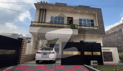 جی ۔ 13 اسلام آباد میں 5 کمروں کا 8 مرلہ مکان 6.2 کروڑ میں برائے فروخت۔