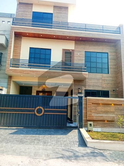 جی ۔ 13 اسلام آباد میں 4 کمروں کا 8 مرلہ مکان 6.6 کروڑ میں برائے فروخت۔