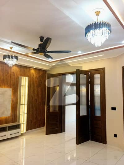 جی ۔ 13 اسلام آباد میں 4 کمروں کا 8 مرلہ مکان 6.6 کروڑ میں برائے فروخت۔