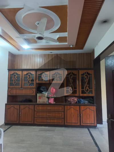 جوہر ٹاؤن فیز 2 - بلاک آر1 جوہر ٹاؤن فیز 2,جوہر ٹاؤن,لاہور میں 1 کمرے کا 5 مرلہ زیریں پورشن 50.0 ہزار میں کرایہ پر دستیاب ہے۔