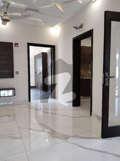 عسکری 11 عسکری,لاہور میں 3 کمروں کا 11 مرلہ فلیٹ 3.7 کروڑ میں برائے فروخت۔