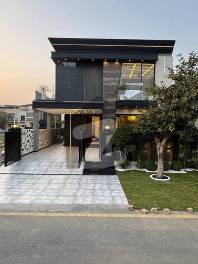 ڈی ایچ اے 9 ٹاؤن ڈیفنس (ڈی ایچ اے),لاہور میں 4 کمروں کا 10 مرلہ مکان 6.9 کروڑ میں برائے فروخت۔