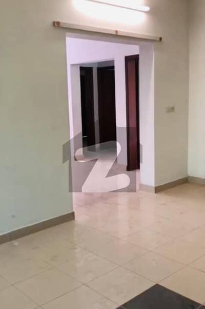 عسکری 10 - صیکٹر ای عسکری 10,عسکری,لاہور میں 3 کمروں کا 10 مرلہ مکان 5.5 کروڑ میں برائے فروخت۔