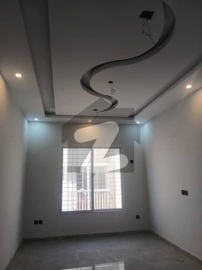 نیا ناظم آباد کراچی میں 3 کمروں کا 10 مرلہ بالائی پورشن 1.25 لاکھ میں کرایہ پر دستیاب ہے۔