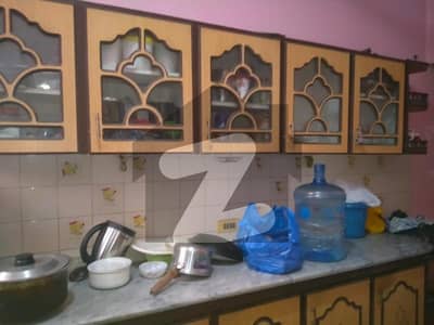 علامہ اقبال ٹاؤن لاہور میں 5 کمروں کا 10 مرلہ مکان 4.2 کروڑ میں برائے فروخت۔