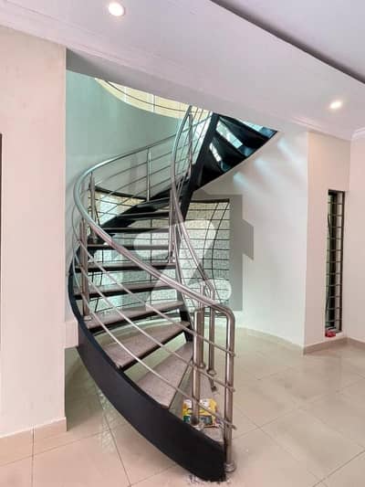 بحریہ ٹاؤن فیز 4 بحریہ ٹاؤن راولپنڈی,راولپنڈی میں 4 کمروں کا 1 کنال بالائی پورشن 1.0 لاکھ میں کرایہ پر دستیاب ہے۔