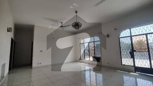 کیولری گراؤنڈ لاہور میں 3 کمروں کا 1 کنال بالائی پورشن 1.3 لاکھ میں کرایہ پر دستیاب ہے۔