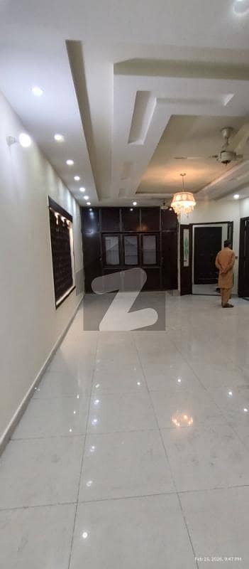 جوہر ٹاؤن لاہور میں 3 کمروں کا 1 کنال زیریں پورشن 1.2 لاکھ میں کرایہ پر دستیاب ہے۔