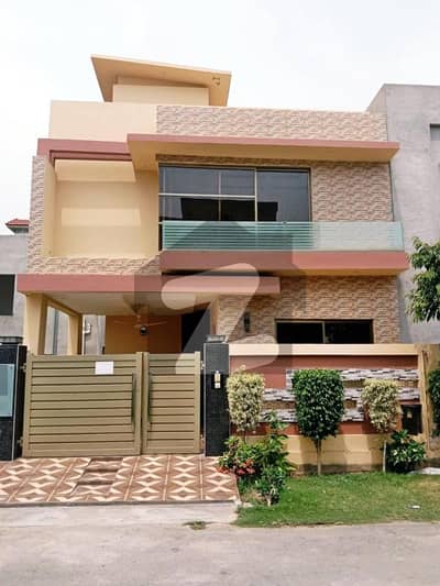 ڈی ایچ اے 9 ٹاؤن ۔ بلاک بی ڈی ایچ اے 9 ٹاؤن,ڈیفنس (ڈی ایچ اے),لاہور میں 3 کمروں کا 5 مرلہ مکان 1.0 لاکھ میں کرایہ پر دستیاب ہے۔