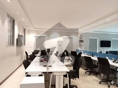 ڈی ایچ اے فیز 8 - کمرشل براڈوے ڈی ایچ اے فیز 8,ڈیفنس (ڈی ایچ اے),لاہور میں 8 مرلہ دفتر 90.0 ہزار میں کرایہ پر دستیاب ہے۔