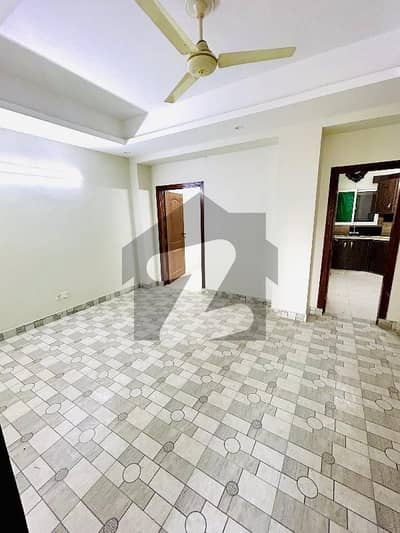 ایم پی سی ایچ ایس ۔ بلاک بی ایکسٹینشن 1 ایم پی سی ایچ ایس ۔ ملٹی گارڈنز,بی ۔ 17,اسلام آباد میں 2 کمروں کا 3 مرلہ فلیٹ 63.0 لاکھ میں برائے فروخت۔