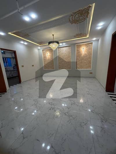 بش ایگزیکٹو ولاز ملتان میں 3 کمروں کا 5 مرلہ مکان 72.0 ہزار میں کرایہ پر دستیاب ہے۔