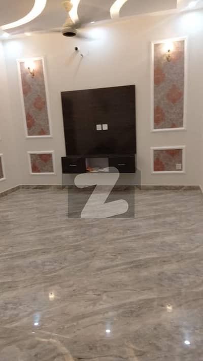 خدا بخش کالونی کینٹ,لاہور میں 5 کمروں کا 6 مرلہ مکان 2.2 کروڑ میں برائے فروخت۔