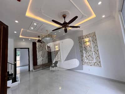 خدا بخش کالونی کینٹ,لاہور میں 3 کمروں کا 5 مرلہ مکان 2.1 کروڑ میں برائے فروخت۔