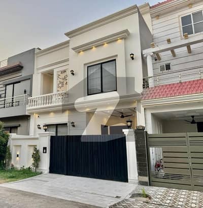 سٹی ہاؤسنگ سوسائٹی گوجرانوالہ میں 4 کمروں کا 5 مرلہ مکان 2.45 کروڑ میں برائے فروخت۔