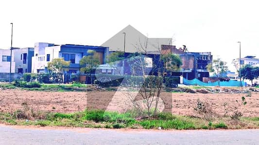 ڈی ایچ اے فیز 7 - بلاک زیڈ2 ڈی ایچ اے فیز 7,ڈیفنس (ڈی ایچ اے),لاہور میں 1 کنال رہائشی پلاٹ 1.98 کروڑ میں برائے فروخت۔