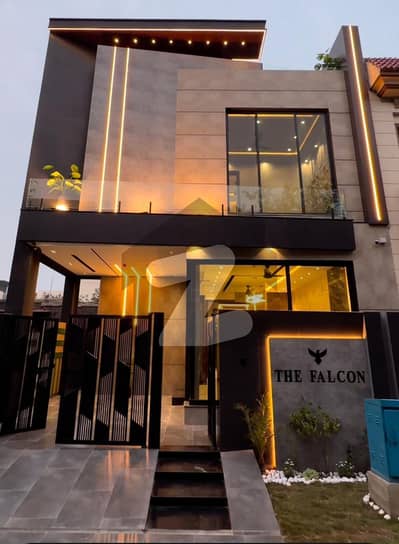 ڈی ایچ اے 9 ٹاؤن ڈیفنس (ڈی ایچ اے),لاہور میں 3 کمروں کا 5 مرلہ مکان 2.5 کروڑ میں برائے فروخت۔