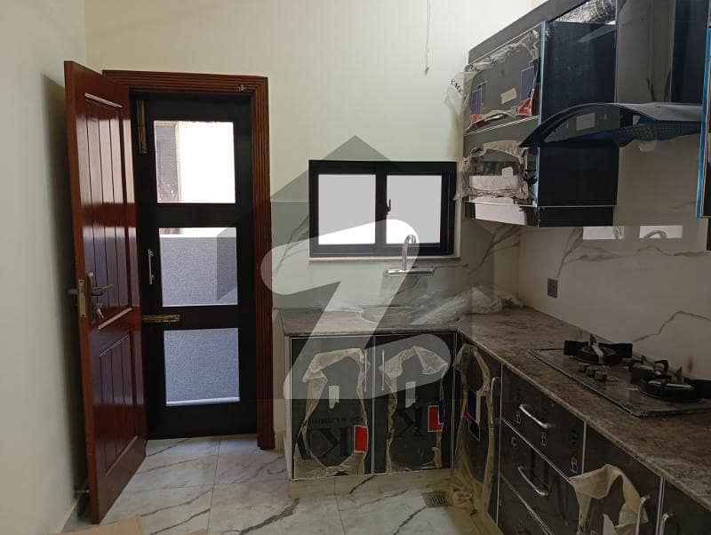 واپڈا سٹی فیصل آباد میں 2 کمروں کا 10 مرلہ زیریں پورشن 62.0 ہزار میں کرایہ پر دستیاب ہے۔ واپڈا سٹی فیصل آباد میں 2 کمروں کا 10 مرلہ زیریں پورشن 62.0 ہزار میں کرایہ پر دستیاب ہے۔