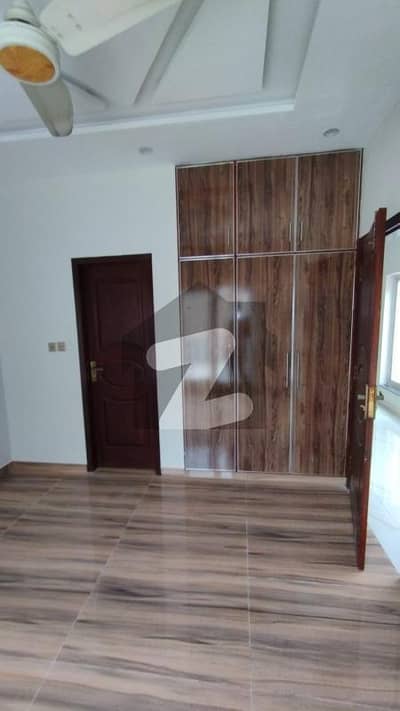 ڈی ایچ اے فیز 8 سابقہ ایئر ایوینیو ڈی ایچ اے فیز 8,ڈی ایچ اے ڈیفینس,لاہور میں 2 کمروں کا 10 مرلہ بالائی پورشن 70.0 ہزار میں کرایہ پر دستیاب ہے۔