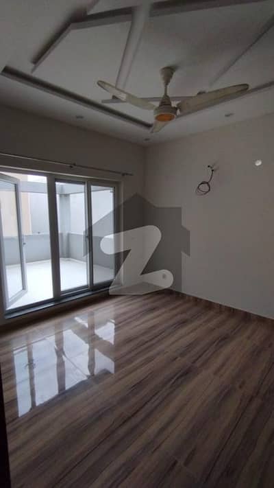 ڈی ایچ اے فیز 8 سابقہ ایئر ایوینیو ڈی ایچ اے فیز 8,ڈی ایچ اے ڈیفینس,لاہور میں 2 کمروں کا 10 مرلہ بالائی پورشن 70.0 ہزار میں کرایہ پر دستیاب ہے۔