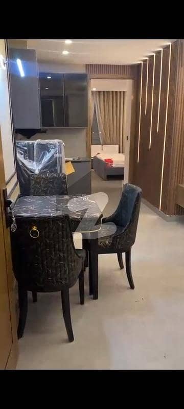 Main blvd front of eiffel tower apartment